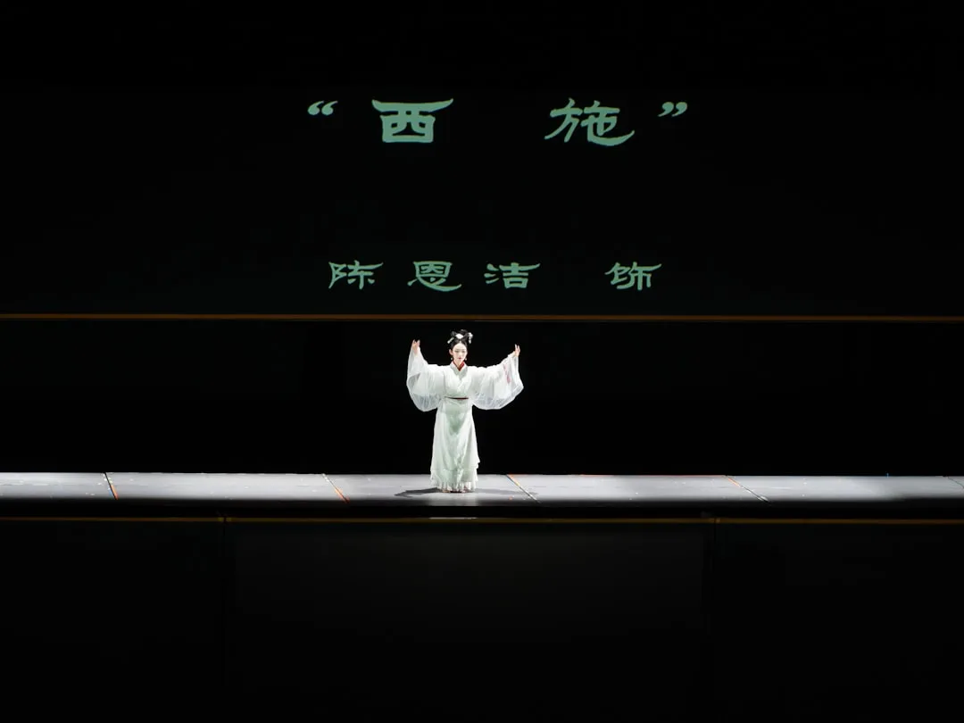 Scene de spectacle dans un theatre parisien