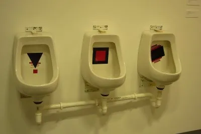 Appareil pour definir la nationalite, oeuvre satirique du Sots Art a la Maison Rouge