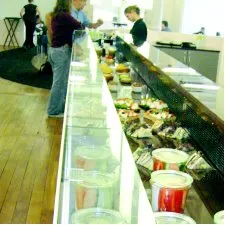 Desserts fins et the au Cafe de la Grande Epicerie