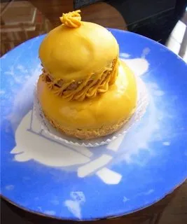 Religieuse au caramel et beurre sale, Des Gateaux et du Pain Paris