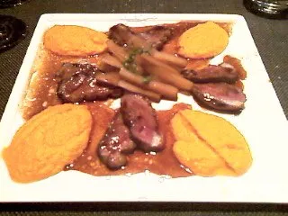 Magret de canard Apicius du restaurant Le Marcab, mousseline de carotte a la citronnelle