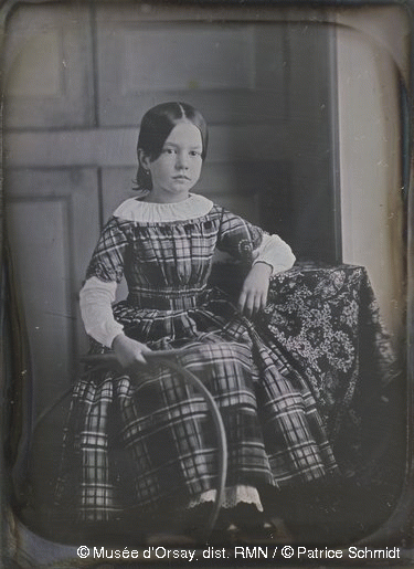 Jean-Baptiste Sabatier-Blot, Fillette assise tenant un cerceau, daguerreotype